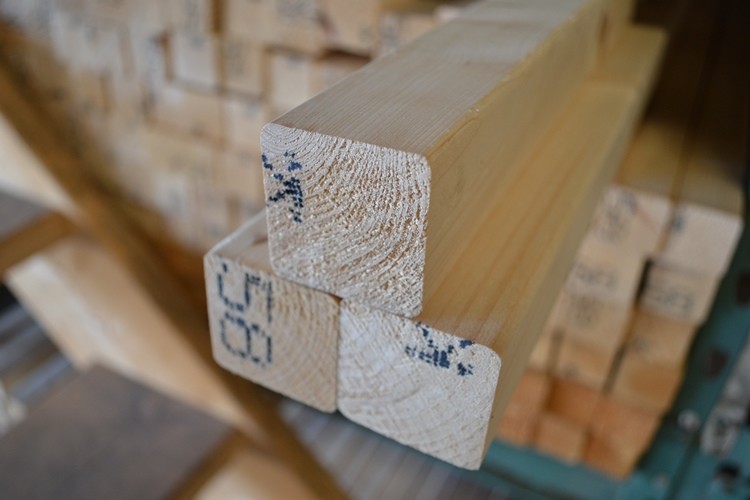 Vuren geschaafd 47x50mm (44x44mm netto) € 1,25p/m1